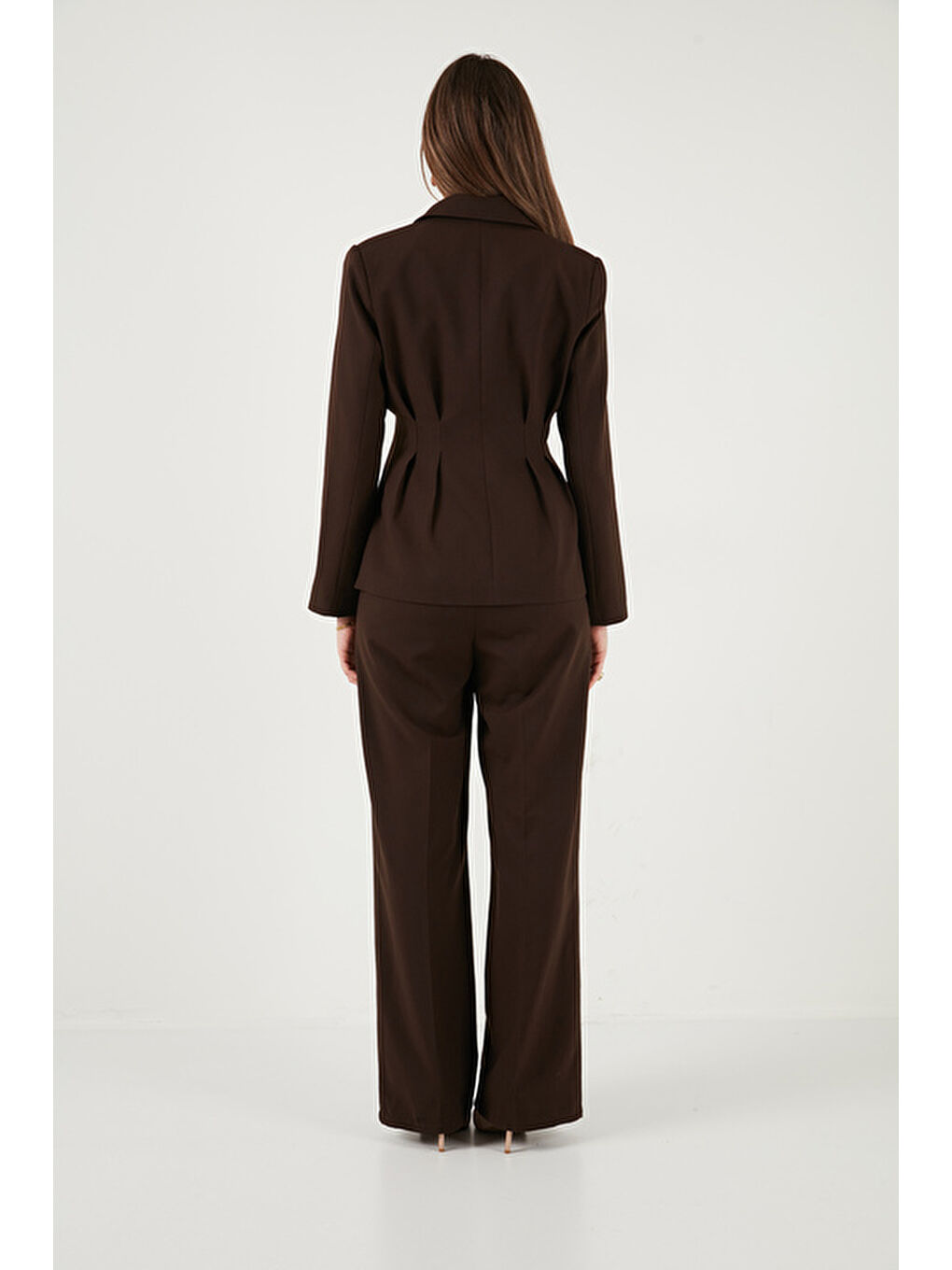 Kahverengi Slim Fit Kruvaze Yaka Pileli Bele Oturan Kadın Takım 6928884-6