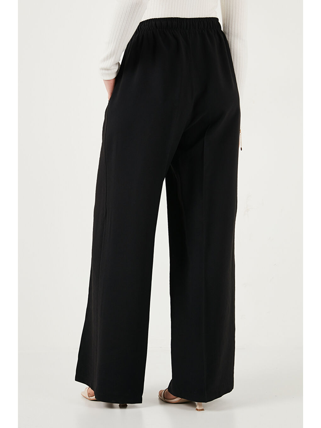 Siyah Relaxed Fit Yüksek Bel Bol Paça Bağlamalı Kadın Pantolon 6923874-6