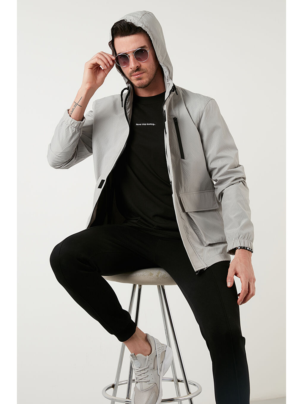 Gri Kapüşonlu Fermuarlı Cepli Mont 5711304