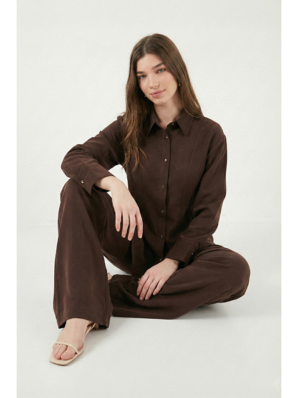 Kahverengi Regular Fit Klasik Yaka Belden Oturan Kadın Gömlek Takım 6928872-2