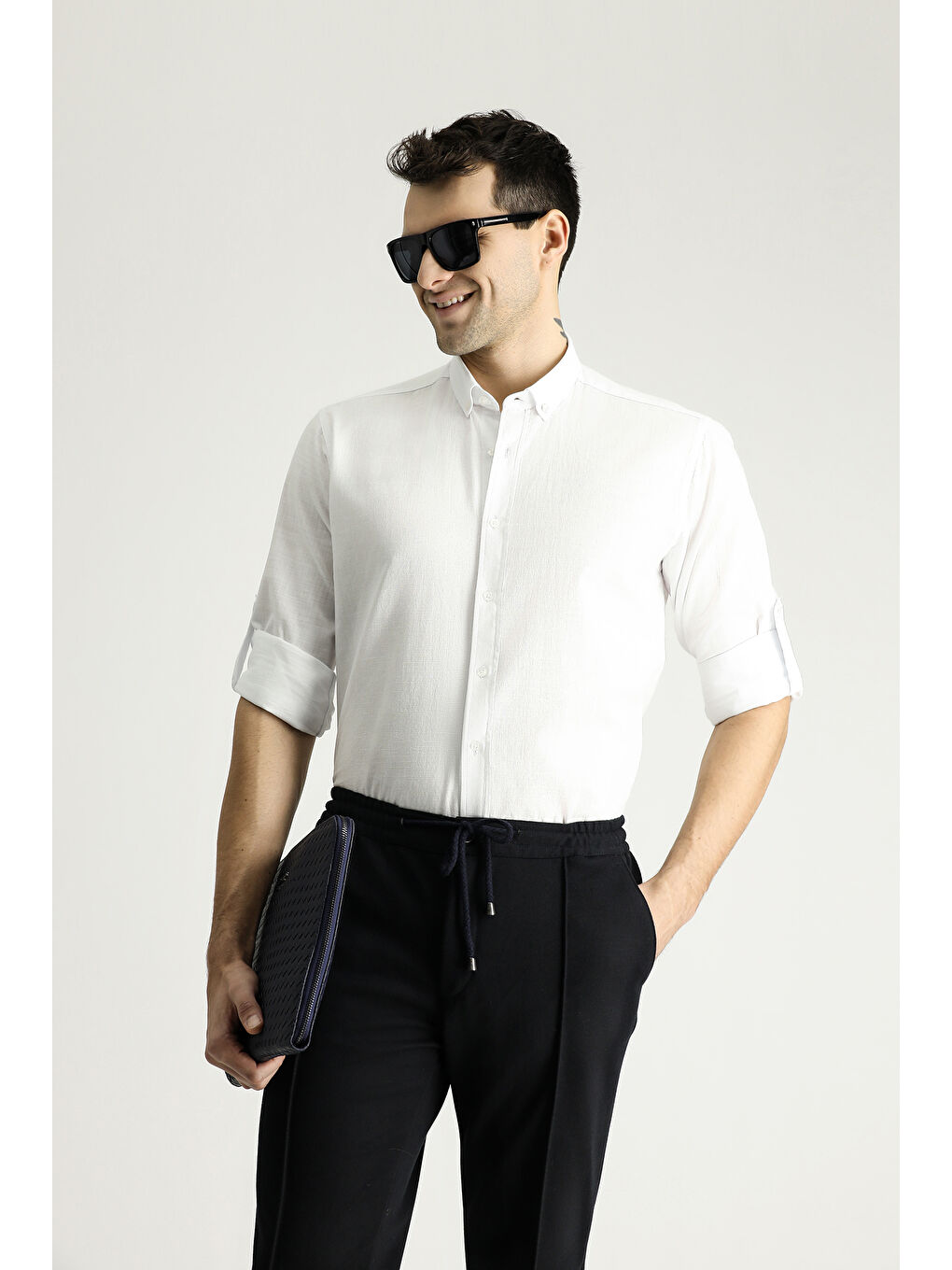 Beyaz Uzun Kol Relax Fit Rahat Kesim Keten Görünümlü Pamuk Düğmeli Yaka %100 Pamuk Gömlek