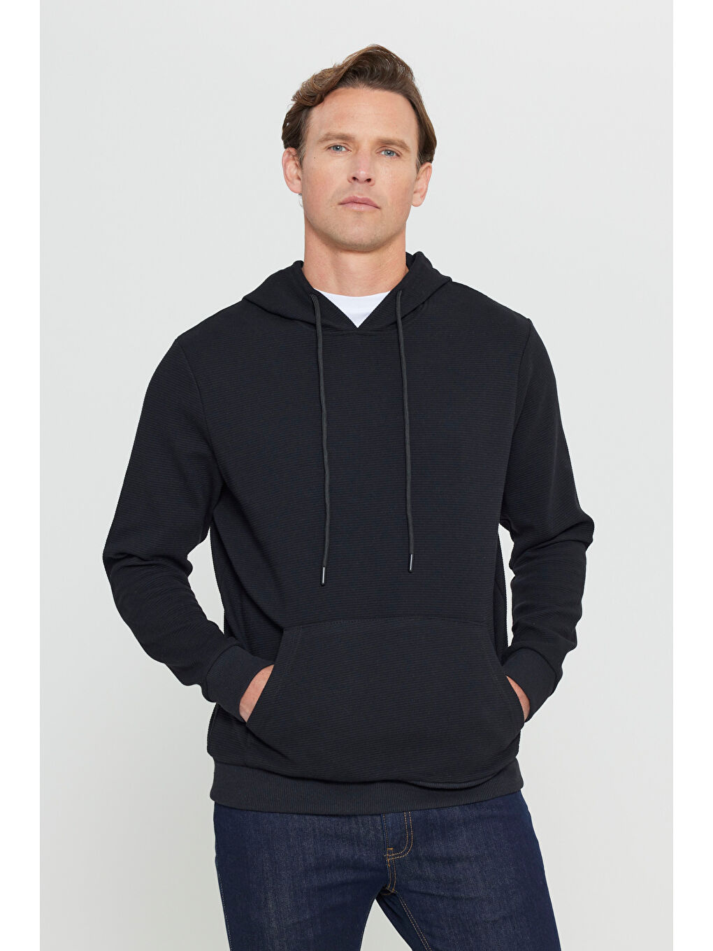 Erkek Siyah 2 İplik Sıcak Tutan Standart Fit Normal Kesim Kapüşonlu Dokulu Cepli Sweatshirt-2