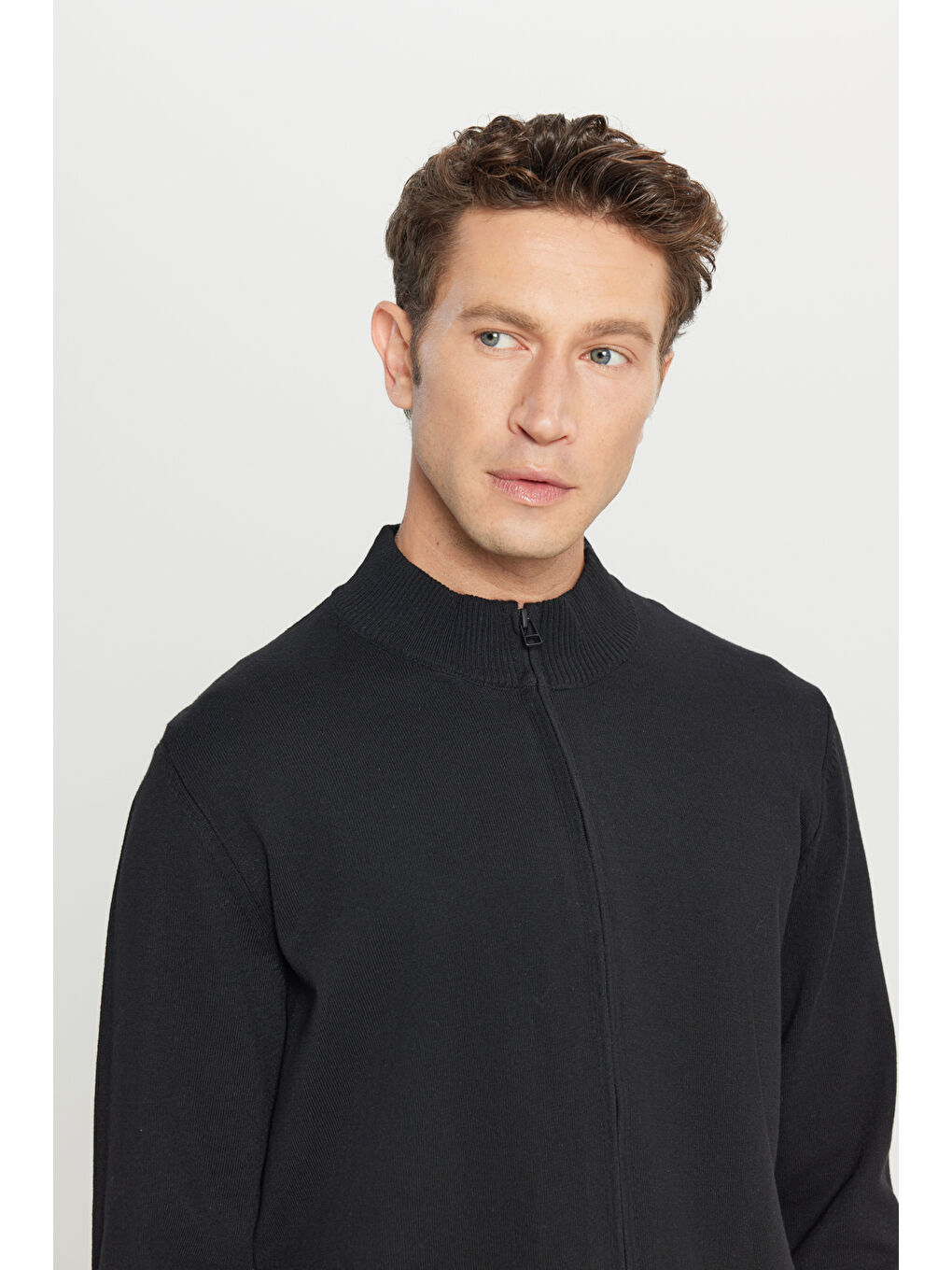 Erkek Siyah Pamuklu Standart Fit Normal Kesim Dik Yaka Triko Ceket-3