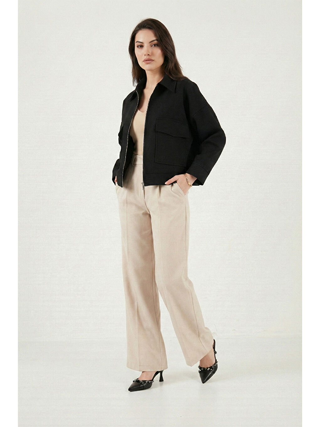 Siyah Regular Fit Klasik Yaka Astarlı Cep Detaylı Kadın Ceket 6927670-4