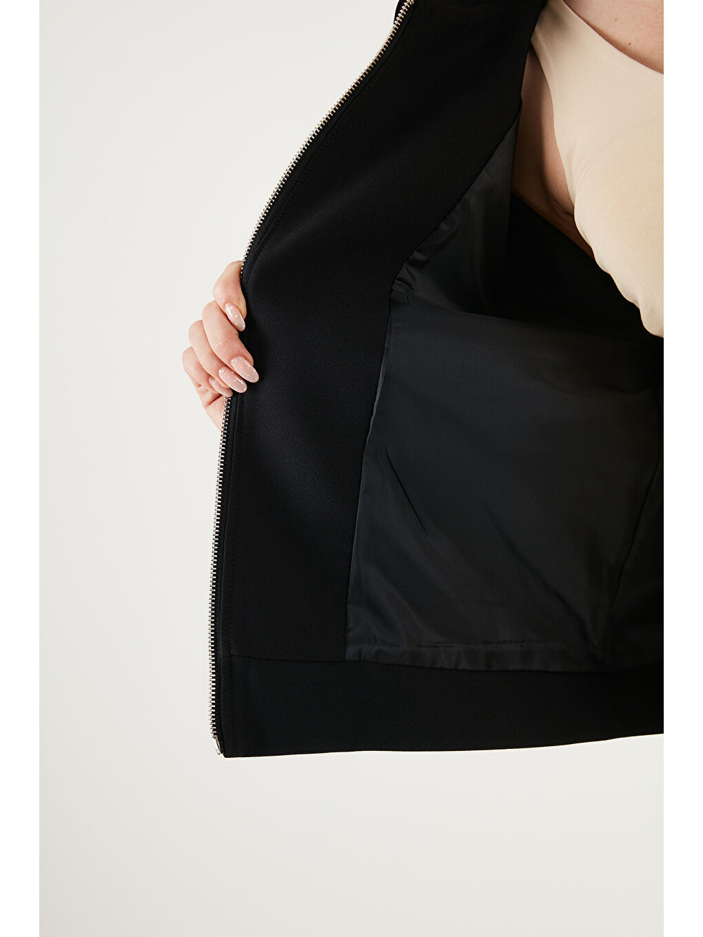 Siyah Regular Fit Klasik Yaka Astarlı Cep Detaylı Kadın Ceket 6927670-6