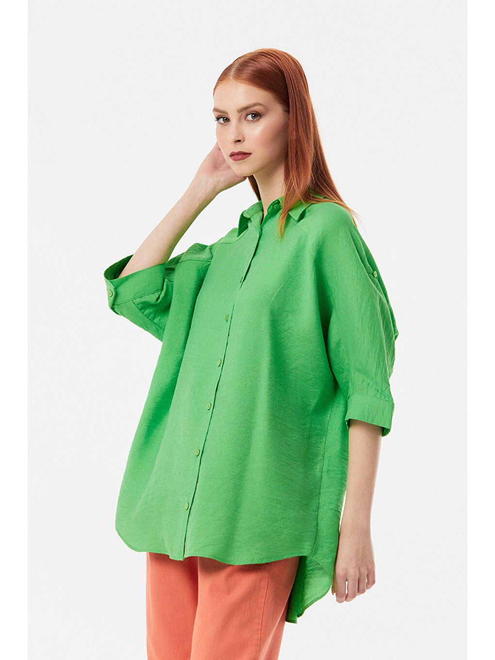 Yeşil Kolu Katlamalı Arkası Düğmeli Keten Gömlek