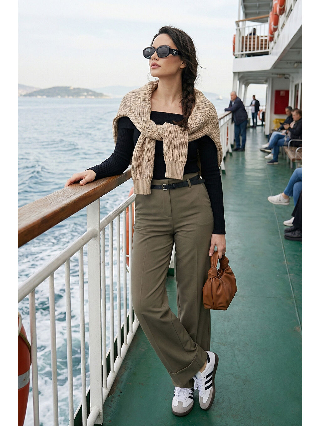 Haki Wide Leg Yüksek Bel Kıvırma Detaylı Bol Paça Kemerli Kadın Pantolon 6923841