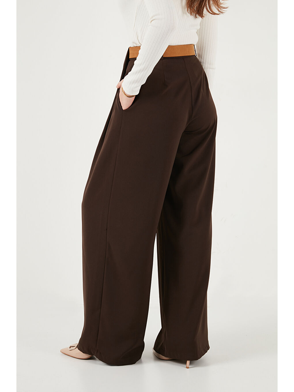 Kahverengi Wide Leg Yüksek Bel Bol Paça Kemer Detaylı Kadın Pantolon 6923855-6