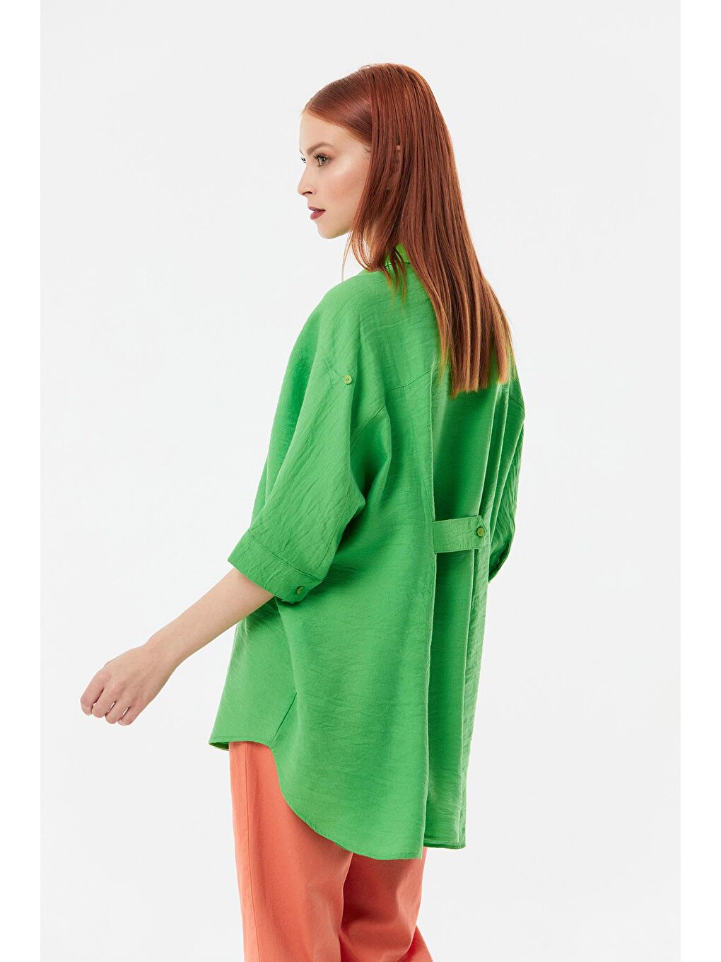 Yeşil Kolu Katlamalı Arkası Düğmeli Keten Gömlek-2