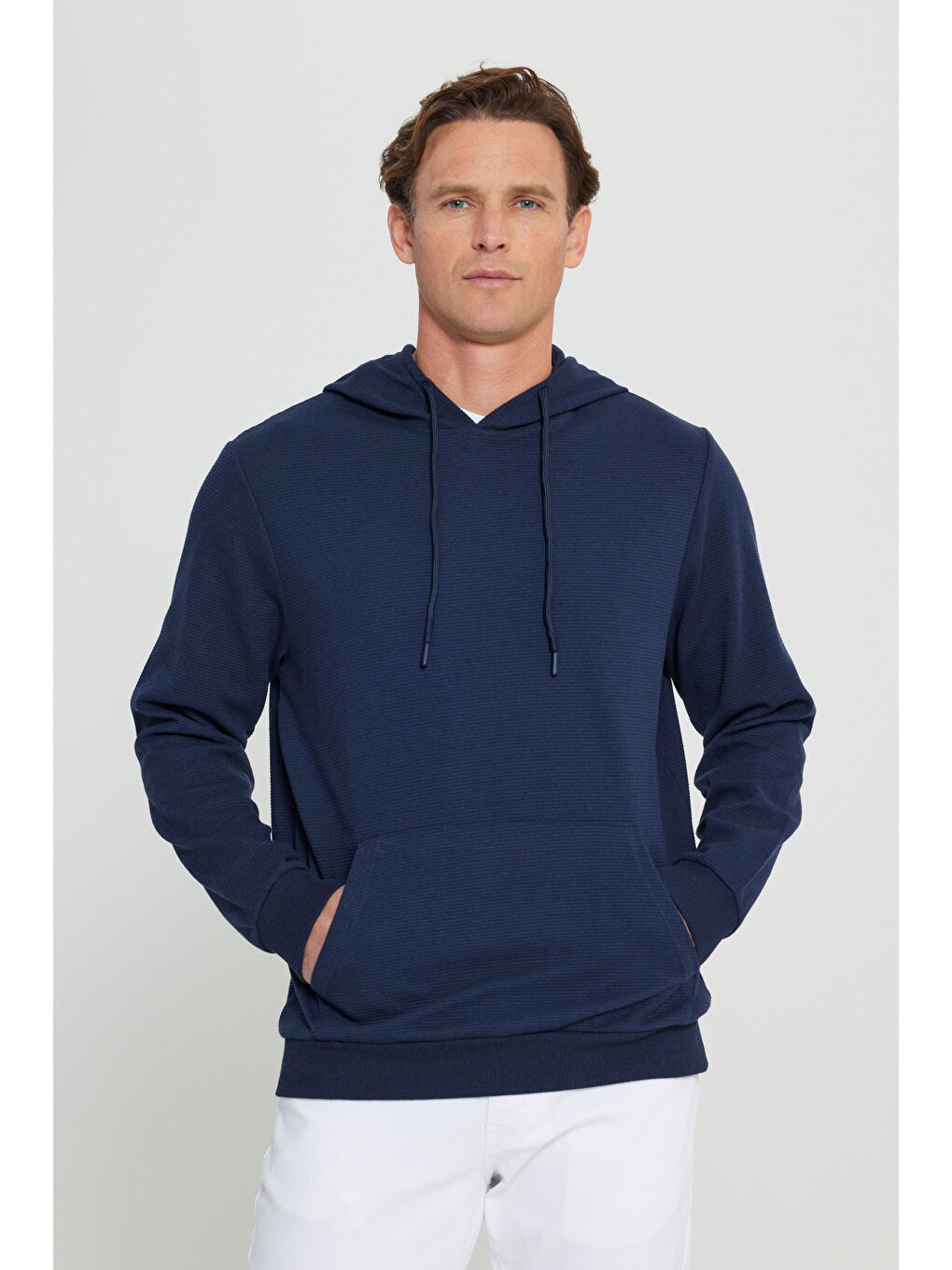 Erkek Lacivert 2 İplik Sıcak Tutan Standart Fit Normal Kesim Kapüşonlu Dokulu Cepli Sweatshirt-2