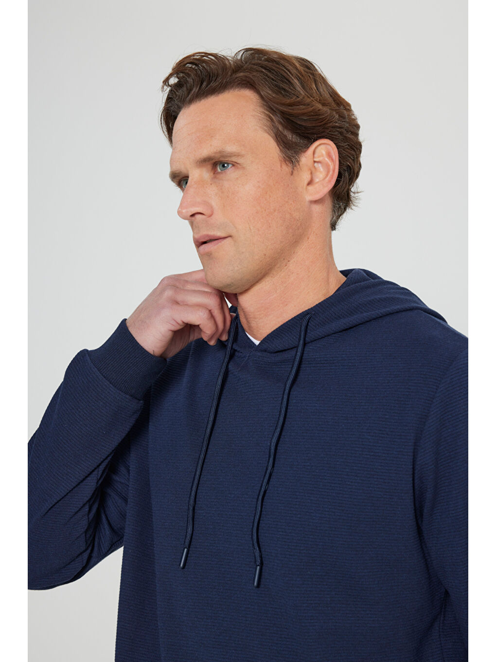 Erkek Lacivert 2 İplik Sıcak Tutan Standart Fit Normal Kesim Kapüşonlu Dokulu Cepli Sweatshirt-3