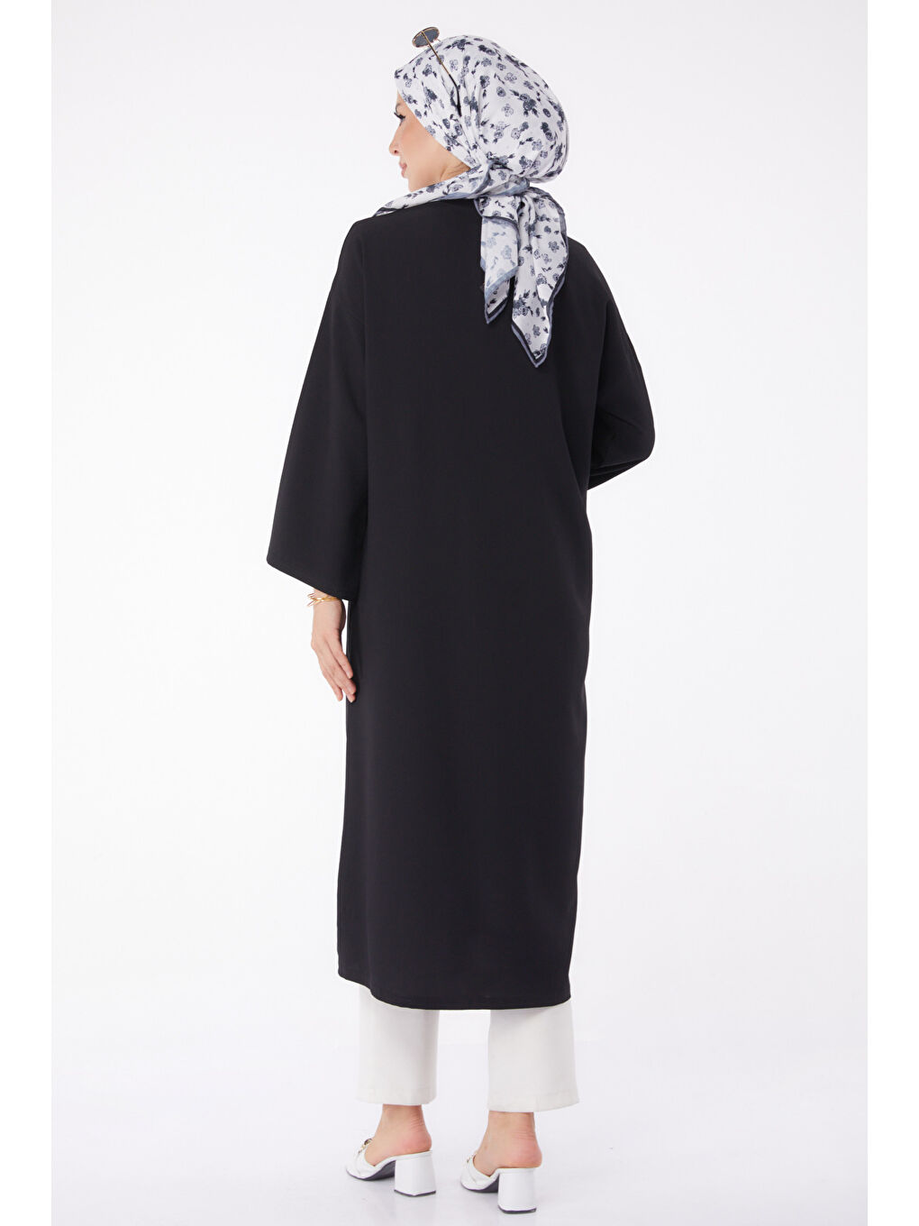 Orta Kadın Siyah Hırka - 13236-4