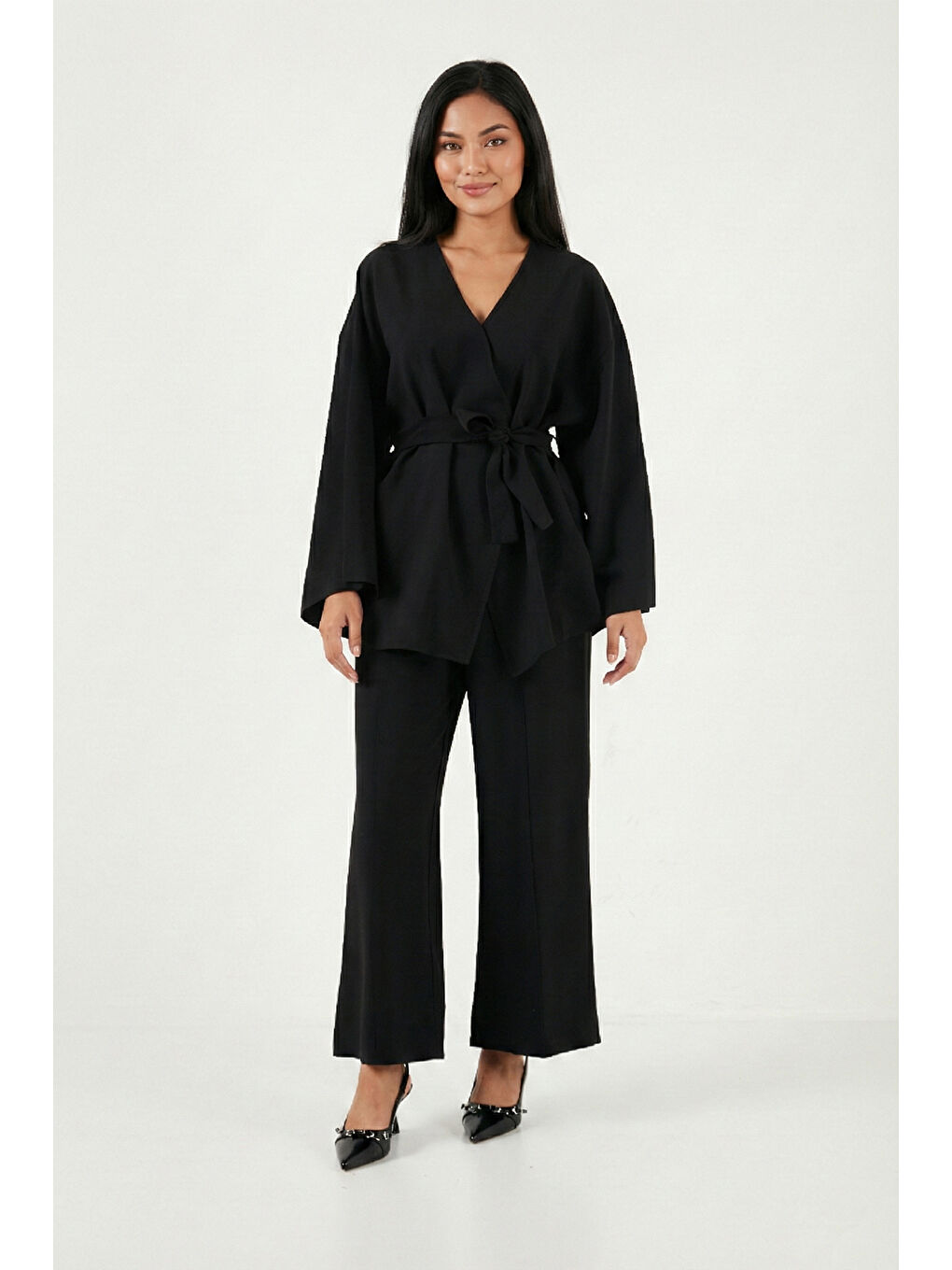 Siyah Regular Fit Bağlama Detaylı V Yaka Uzun Kollu Çimalı Kadın Takım 6928892-3
