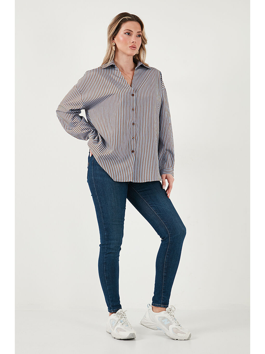 Kahverengi Çizgili Oversize Fit Klasik Yaka Uzun Kollu Kadın Gömlek 6925475-1