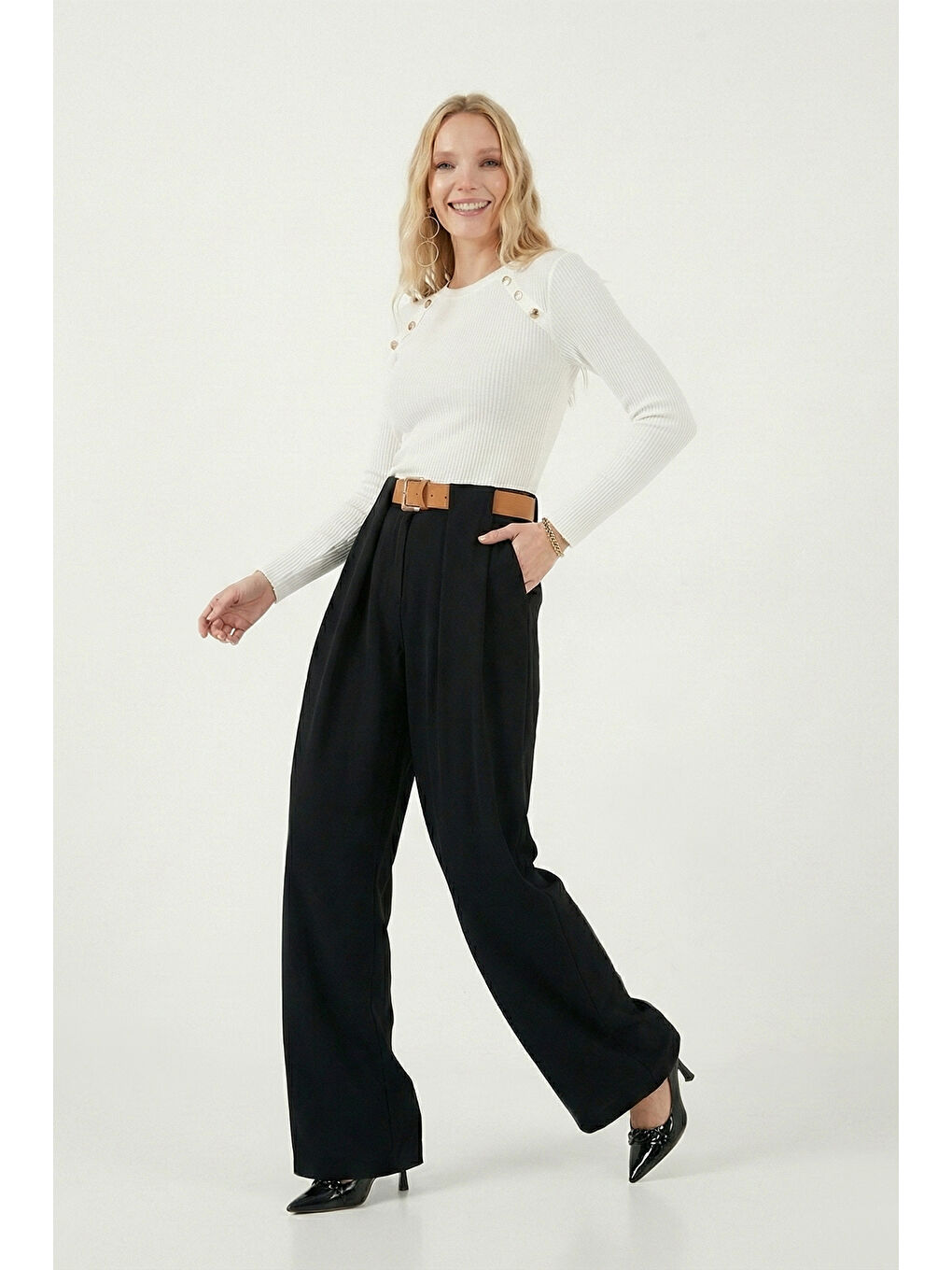 Siyah Wide Leg Yüksek Bel Bol Paça Kemer Detaylı Kadın Pantolon 6923855-2