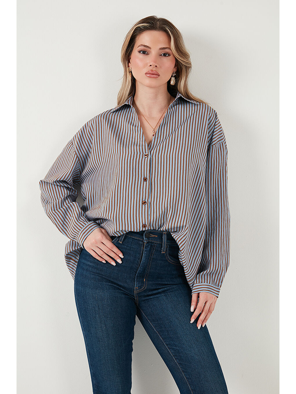 Kahverengi Çizgili Oversize Fit Klasik Yaka Uzun Kollu Kadın Gömlek 6925475-3