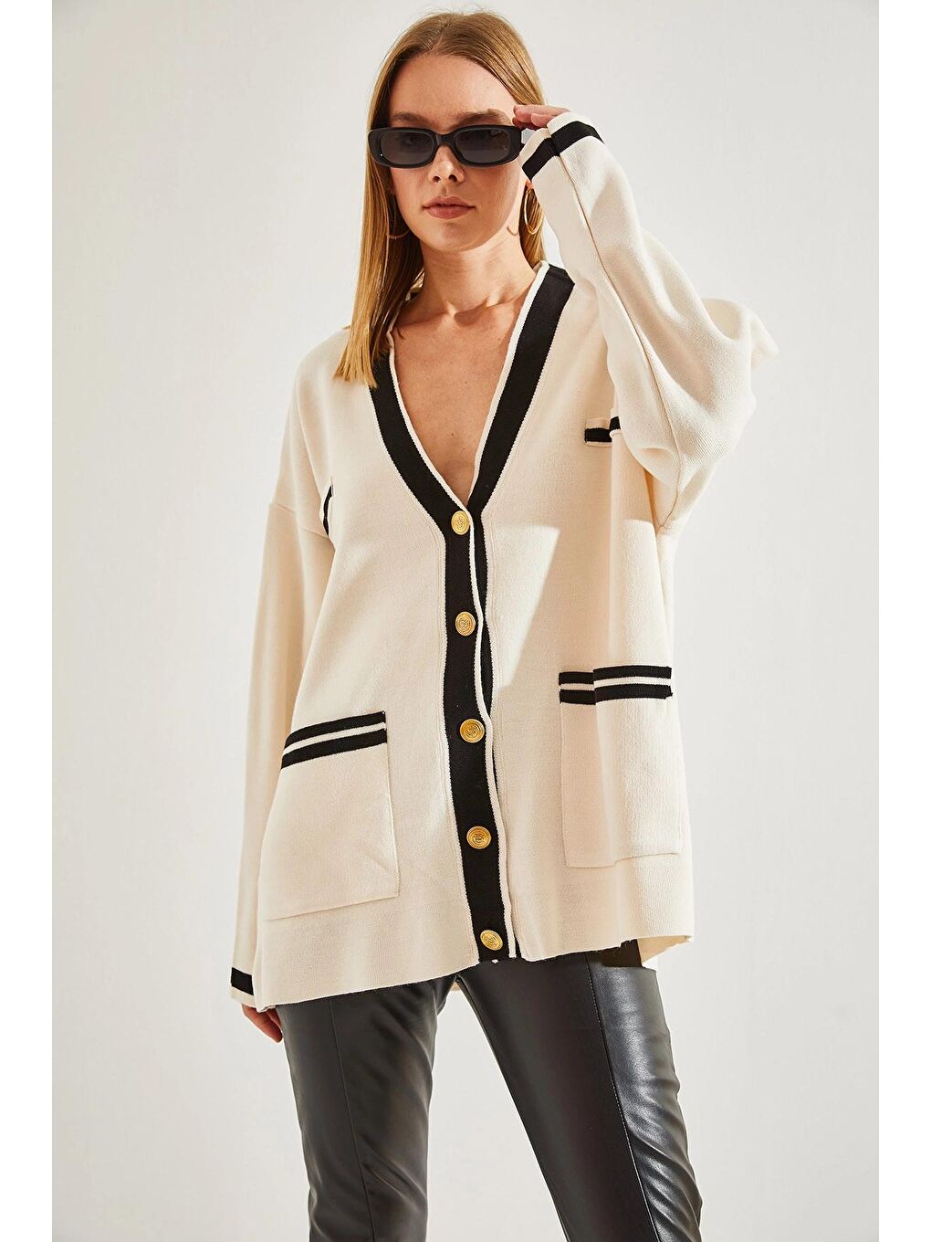 Bej Kadın Çift Cepli Çizgili Düğmeli Oversize Hırka-2