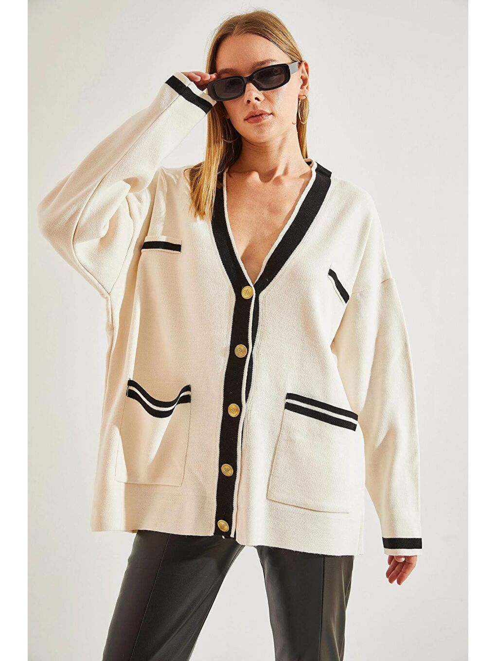 Bej Kadın Çift Cepli Çizgili Düğmeli Oversize Hırka-3