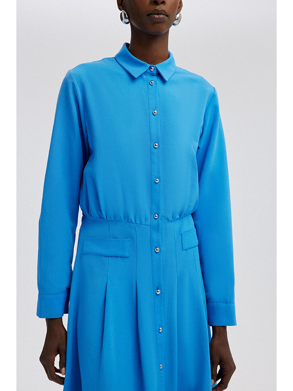 Mavi Düğme Detaylı Pileli Keten Elbise-4