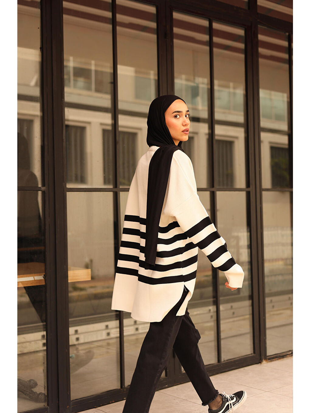 Beyaz Çizgili Triko Tunik