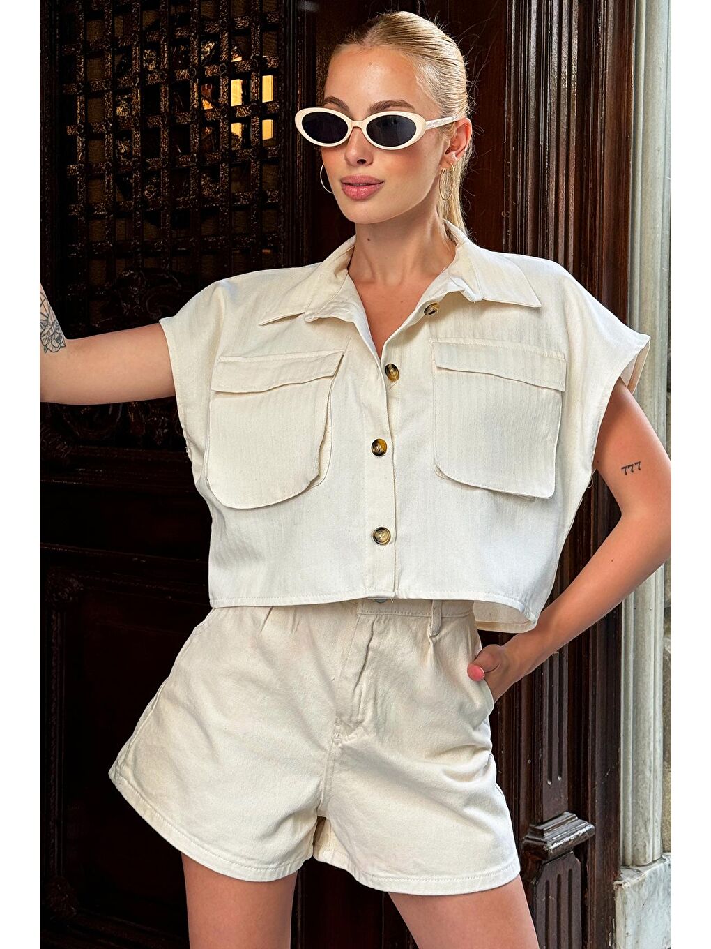 Bej Çift Cepli Düğme Kapamalı Gabardin Oversize Yelek