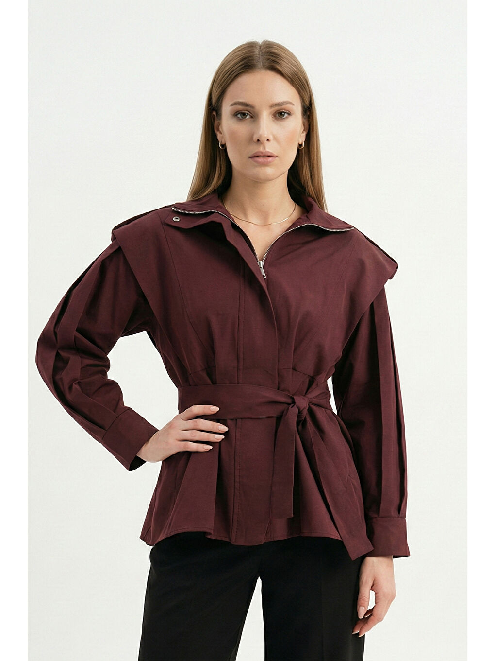 Mürdüm Regular Fit Dik Yaka Geniş Omuzlu Kuşaklı Kadın Trençkot 6927623-1