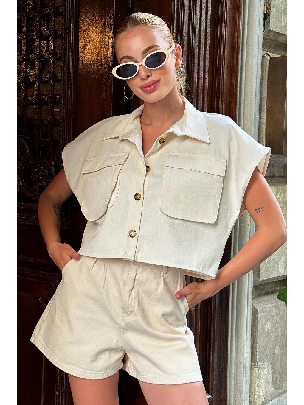 Bej Çift Cepli Düğme Kapamalı Gabardin Oversize Yelek-2