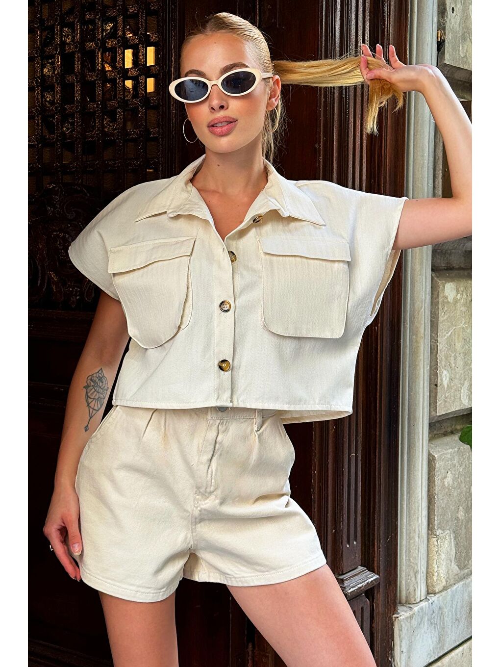 Bej Çift Cepli Düğme Kapamalı Gabardin Oversize Yelek-3