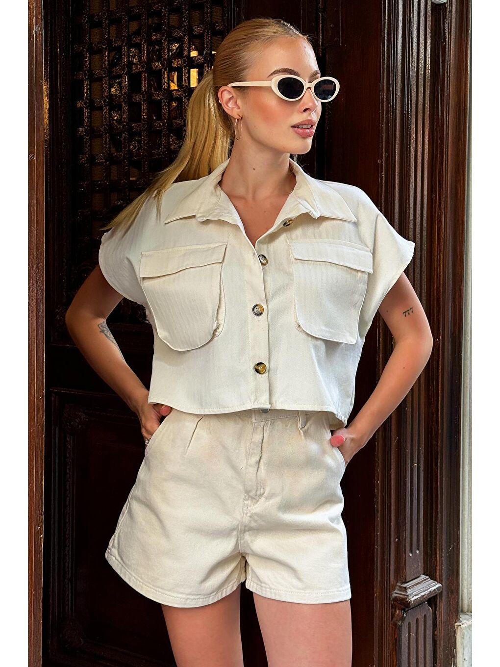 Bej Çift Cepli Düğme Kapamalı Gabardin Oversize Yelek-4