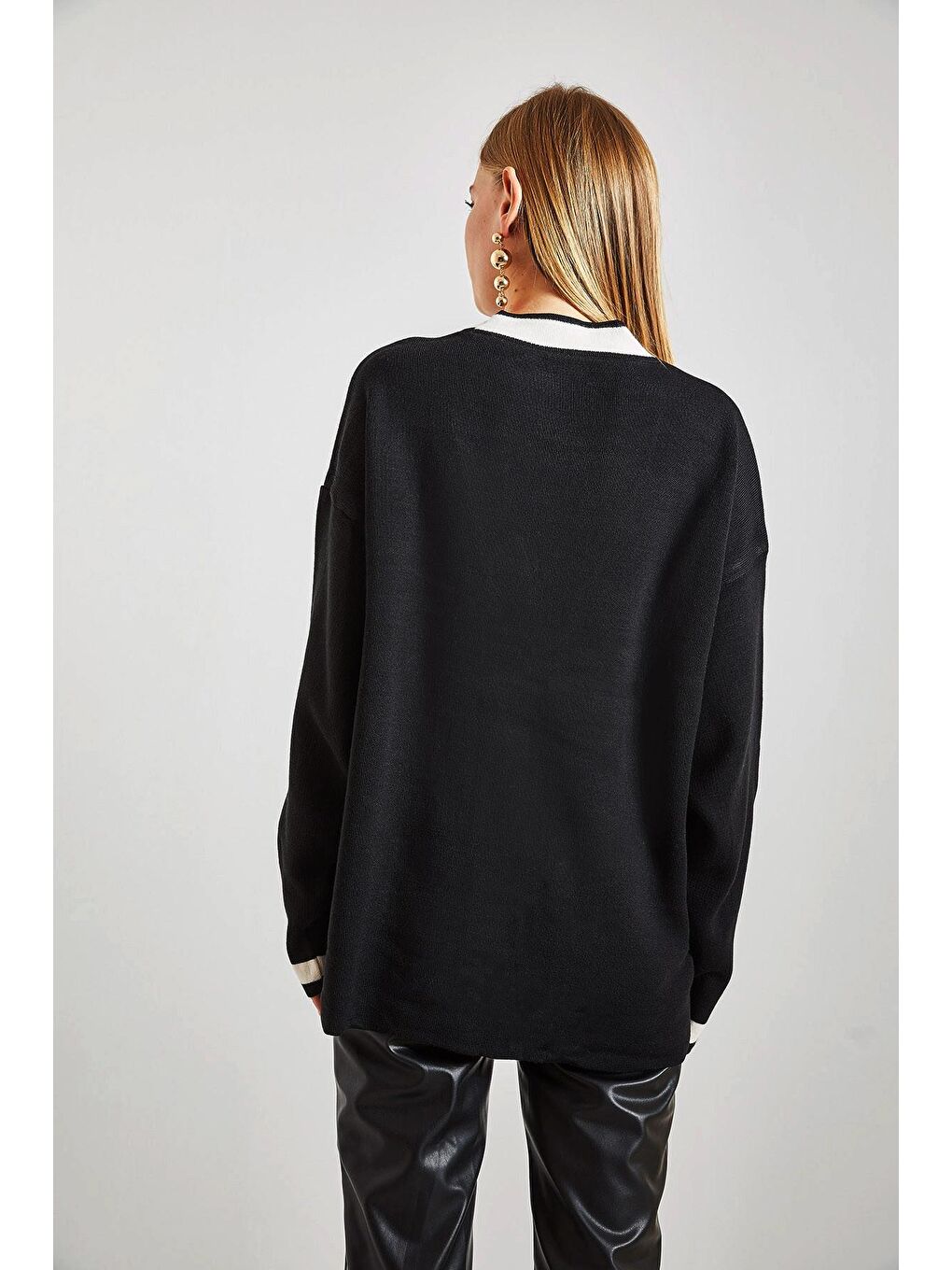 Siyah Kadın Çift Cepli Çizgili Düğmeli Oversize Hırka-3