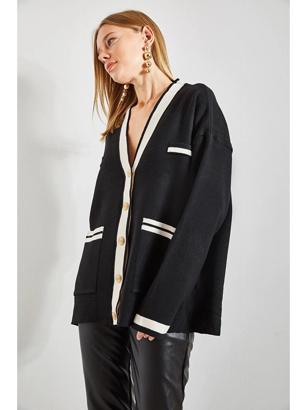 Siyah Kadın Çift Cepli Çizgili Düğmeli Oversize Hırka-4