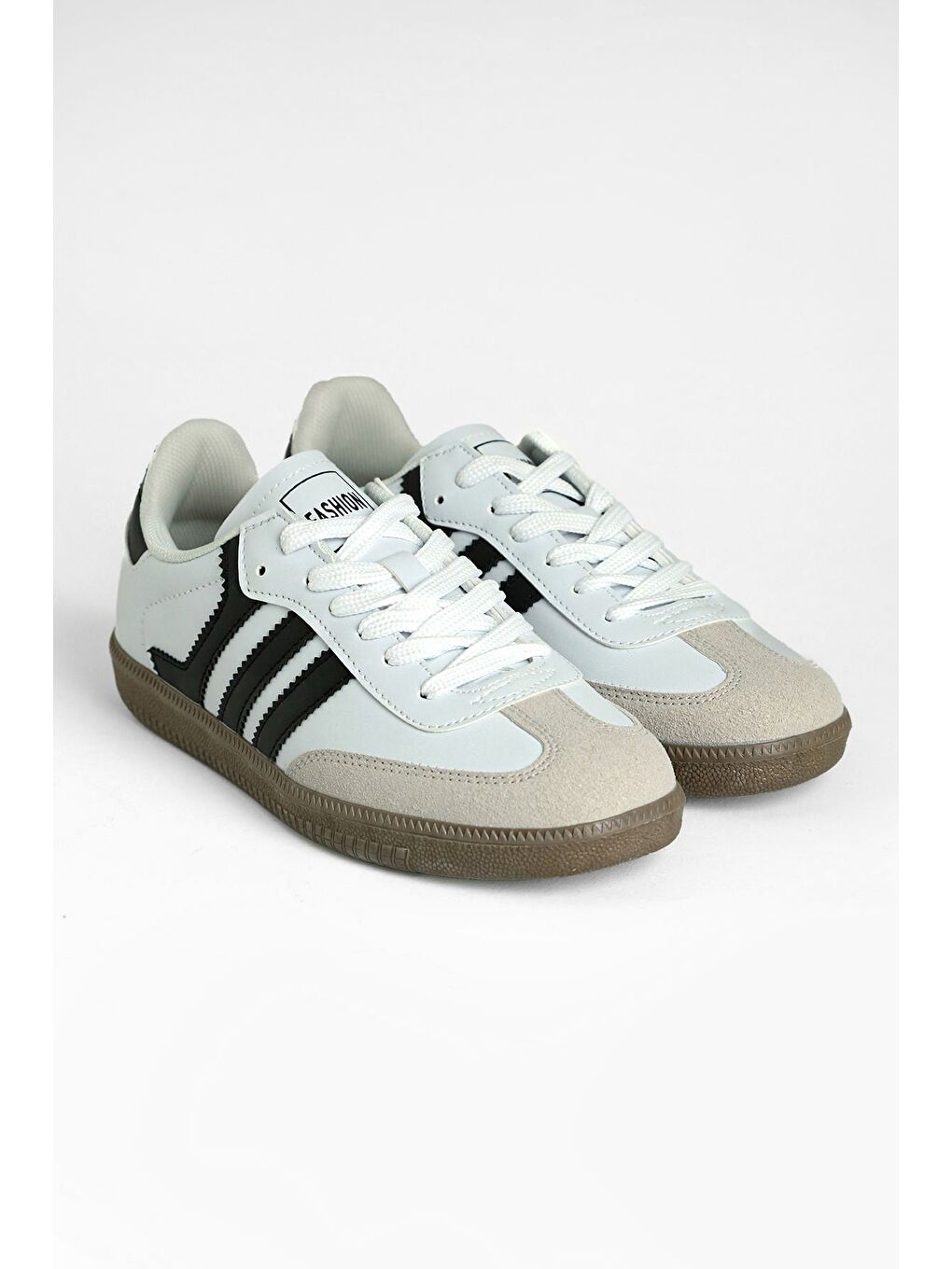 Beyaz Yanı Şeritli Bağcıklı Spor Ayakkabı