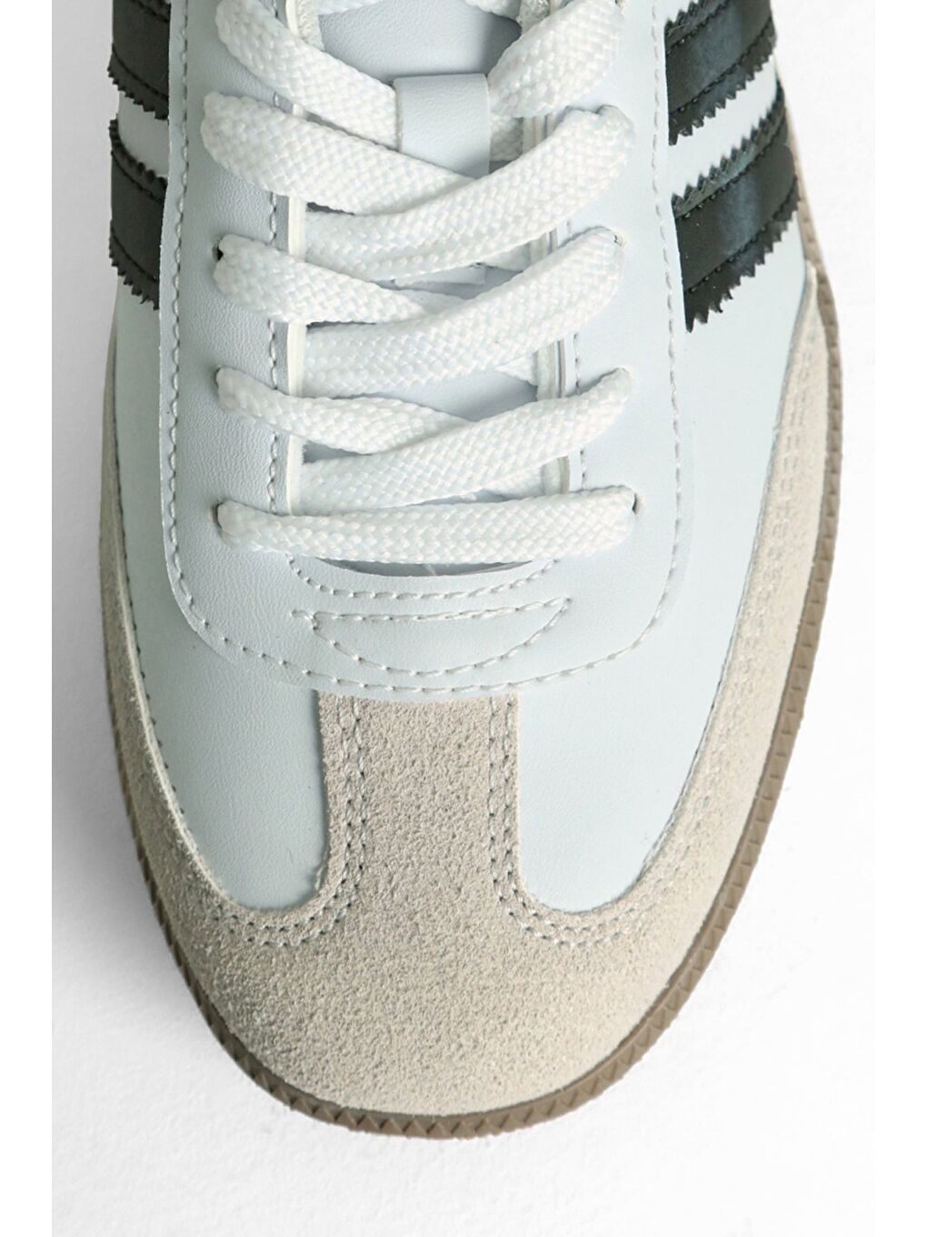 Beyaz Yanı Şeritli Bağcıklı Spor Ayakkabı-2