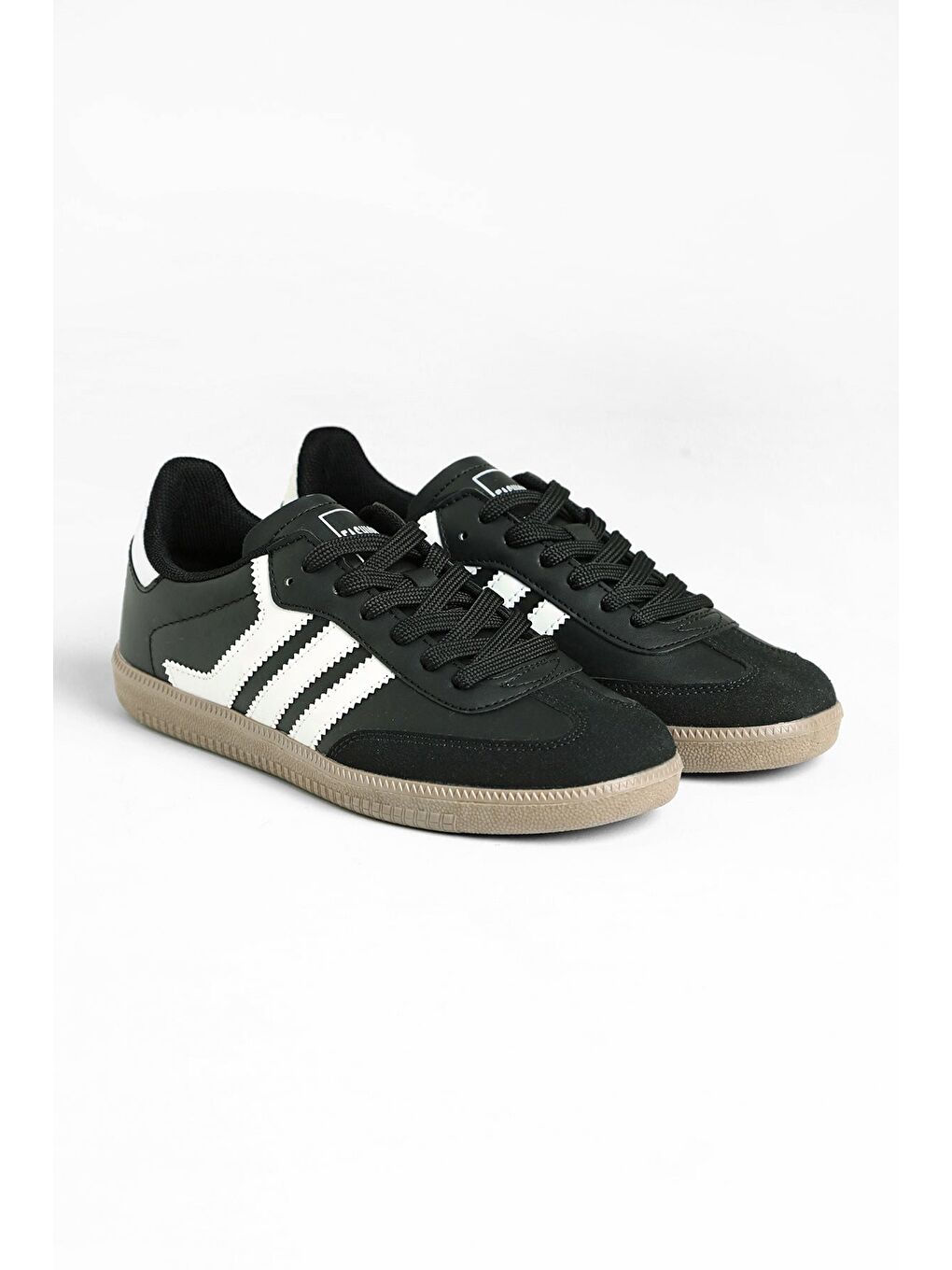 Siyah Yanı Şeritli Bağcıklı Spor Ayakkabı