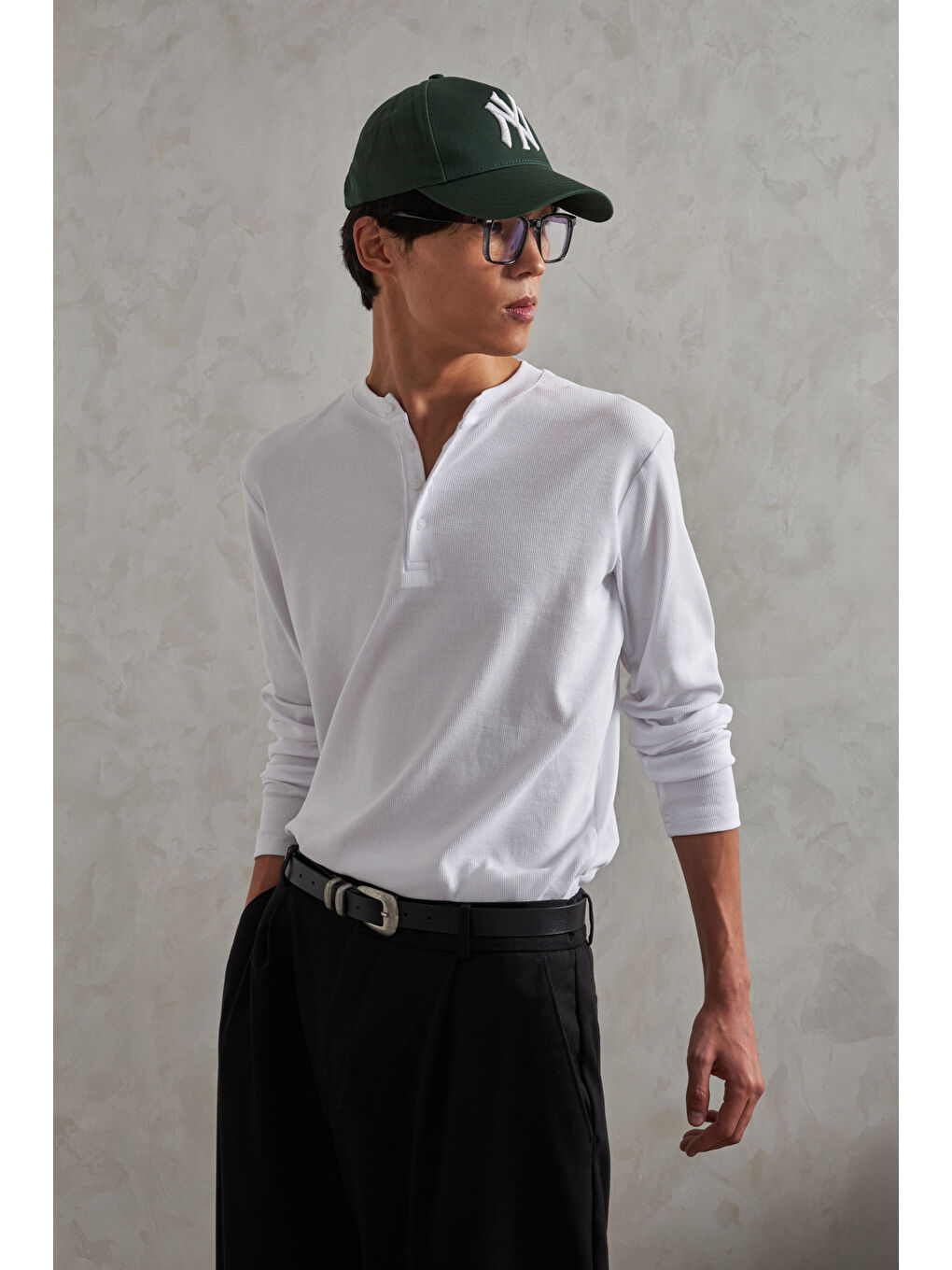 Beyaz Erkek Henley Yaka Düğmeli Penye Bluz-1