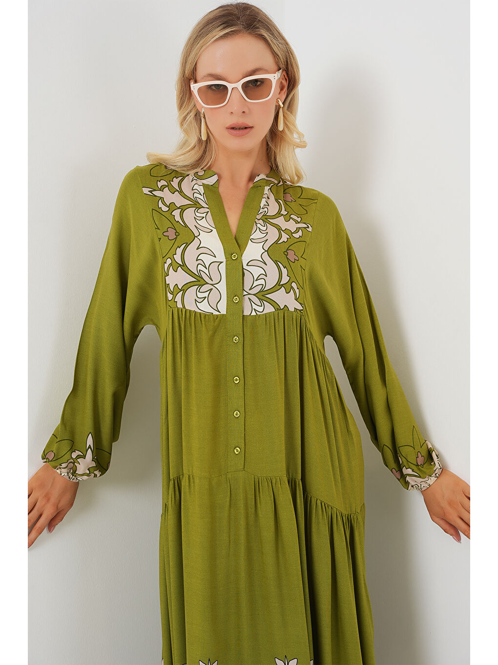 2423 Otantik Desenli Tesettür Elbise - Çağla Yeşili-4