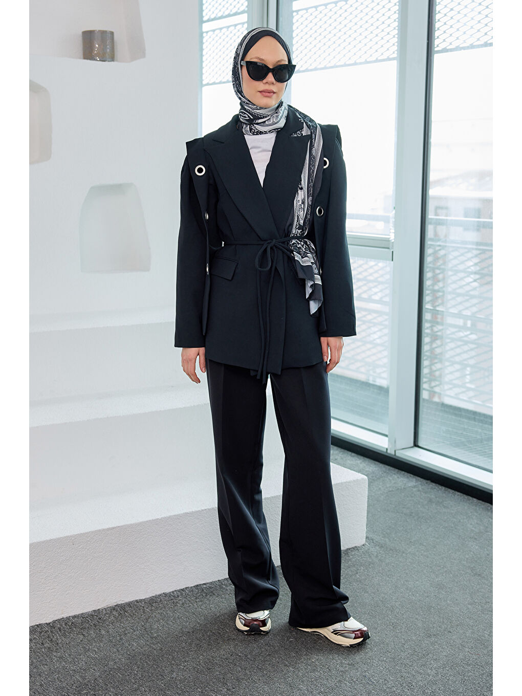 Kadın Kuş Gözü Kruvaze Yaka Blazer Ceket  Siyah-1