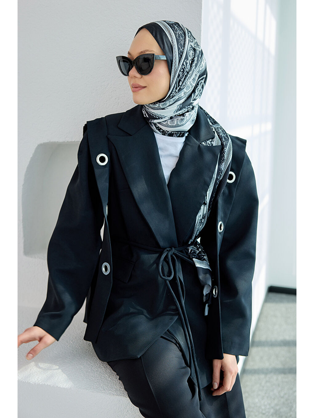 Kadın Kuş Gözü Kruvaze Yaka Blazer Ceket  Siyah-2