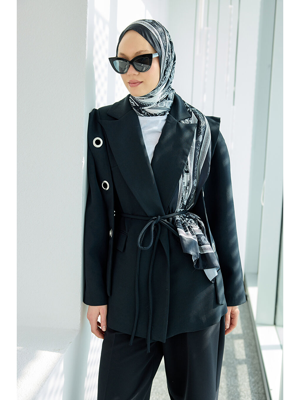 Kadın Kuş Gözü Kruvaze Yaka Blazer Ceket  Siyah-3