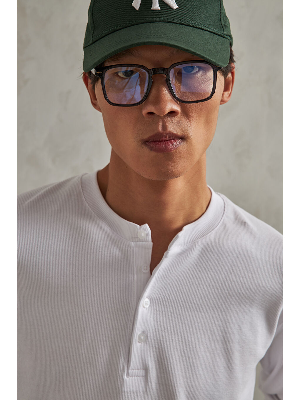 Beyaz Erkek Henley Yaka Düğmeli Penye Bluz-4