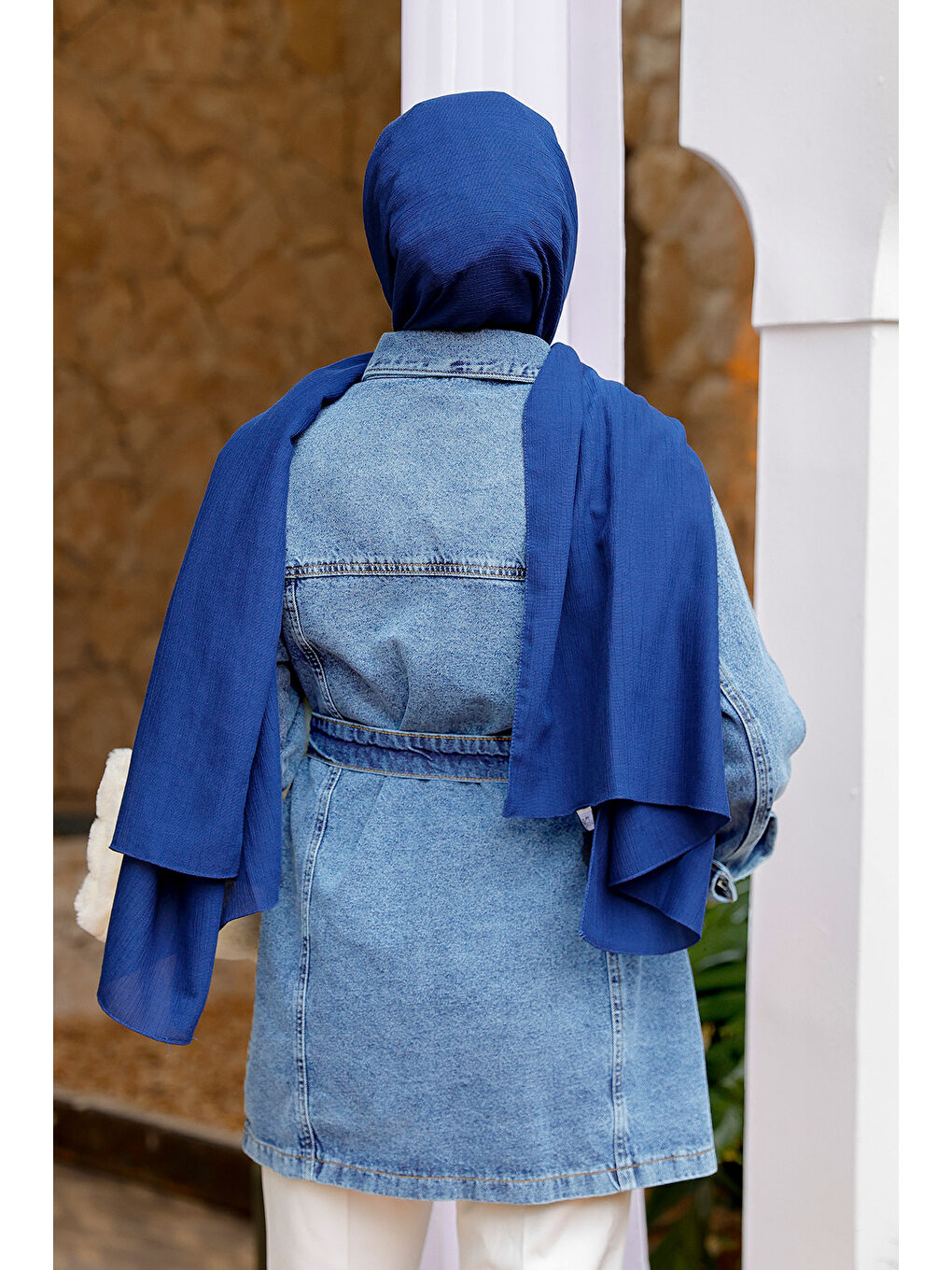 Kadın Kuşaklı Eskitme Jean Ceket Buz Mavi-3