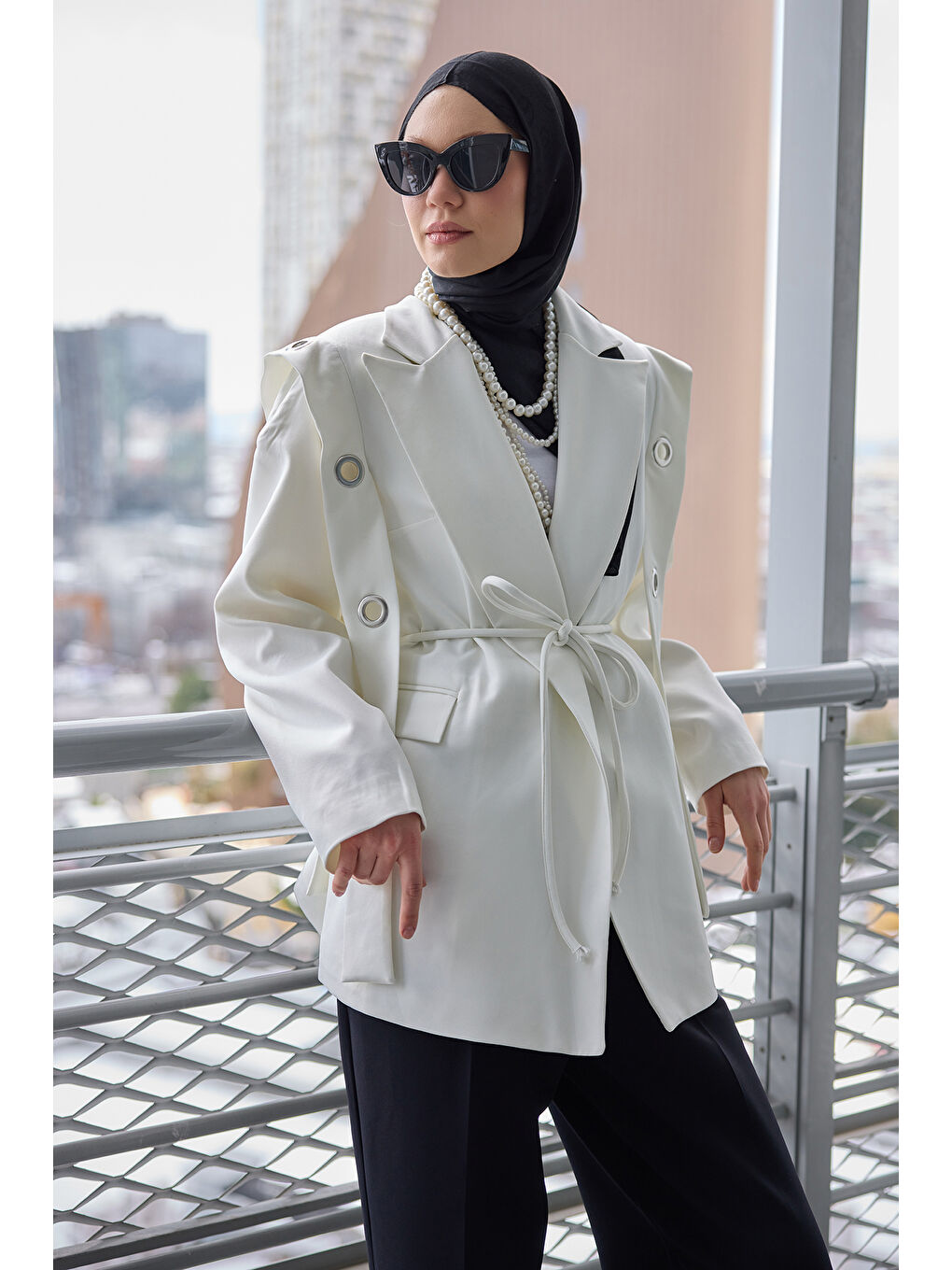 Kadın Kuş Gözü Kruvaze Yaka Blazer Ceket  Beyaz