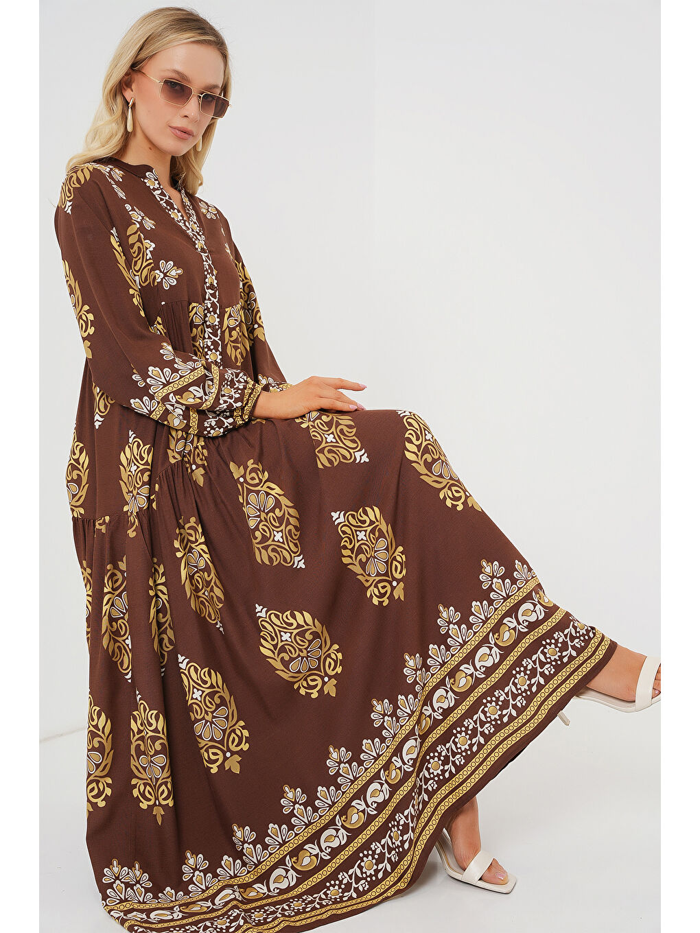 2423 Otantik Desenli Tesettür Elbise - Beyaz - Kahve-2