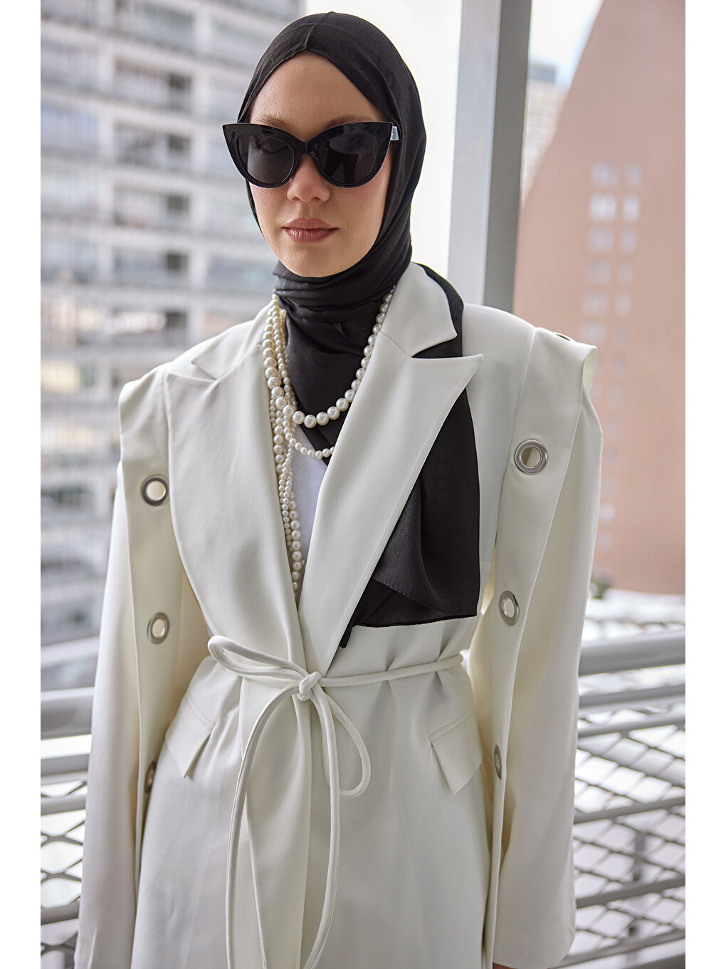 Kadın Kuş Gözü Kruvaze Yaka Blazer Ceket  Beyaz-2