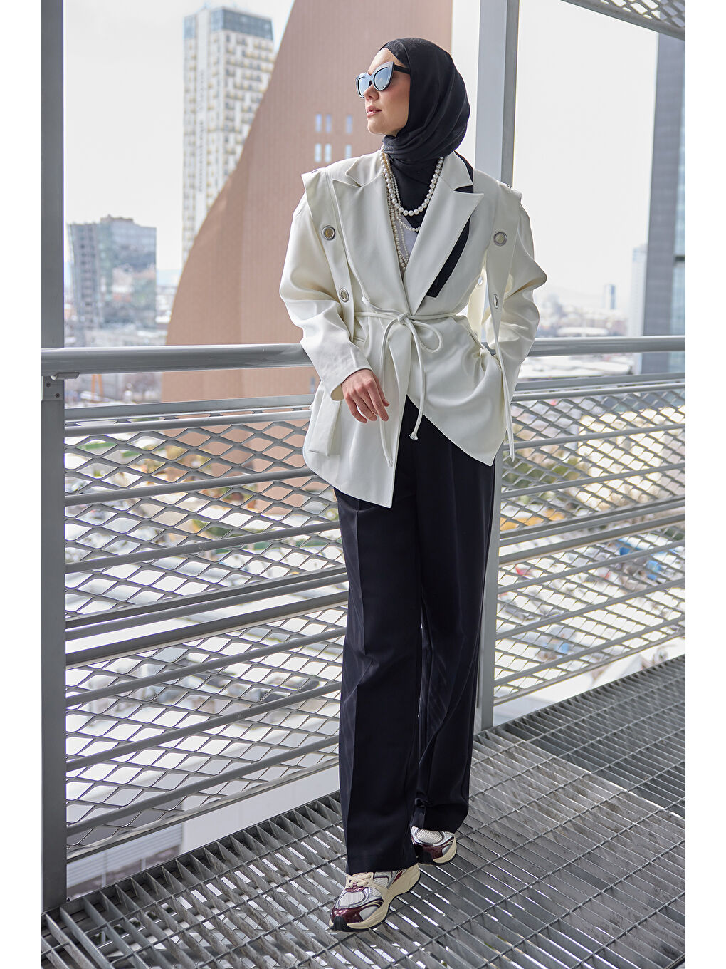 Kadın Kuş Gözü Kruvaze Yaka Blazer Ceket  Beyaz-3