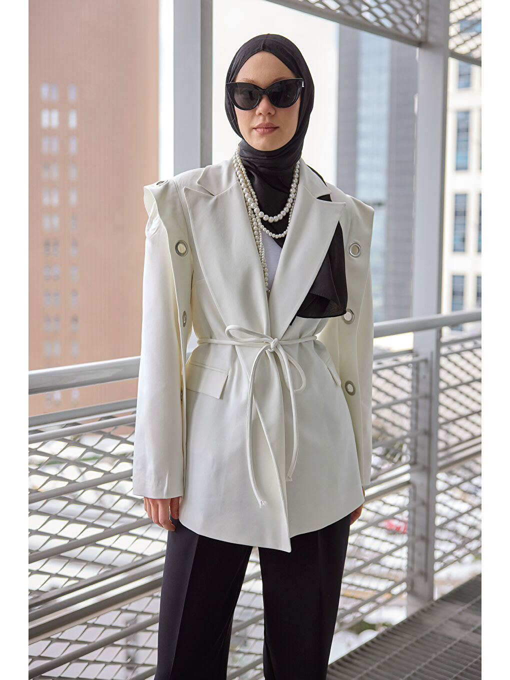 Kadın Kuş Gözü Kruvaze Yaka Blazer Ceket  Beyaz-4