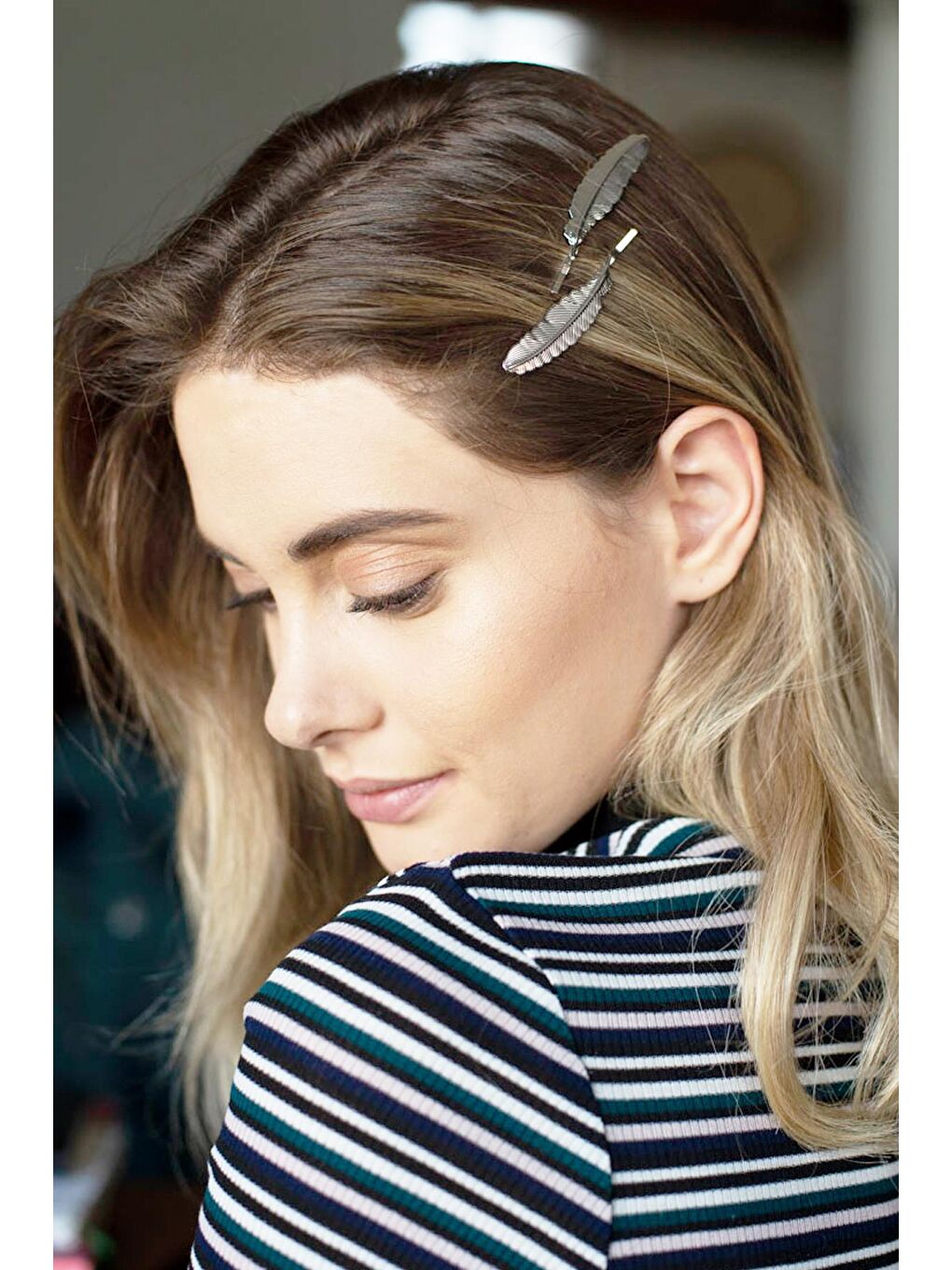 Gri Gümüş Renkli Tüy Tel Toka