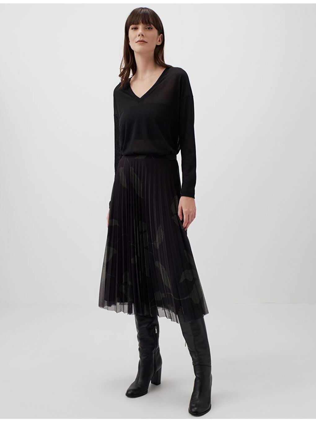 Siyah Çiçek Desenli Piliseli Mesh Midi Etek