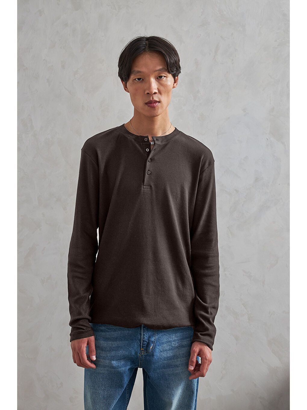 Kahverengi Erkek Henley Yaka Düğmeli Penye Bluz-1