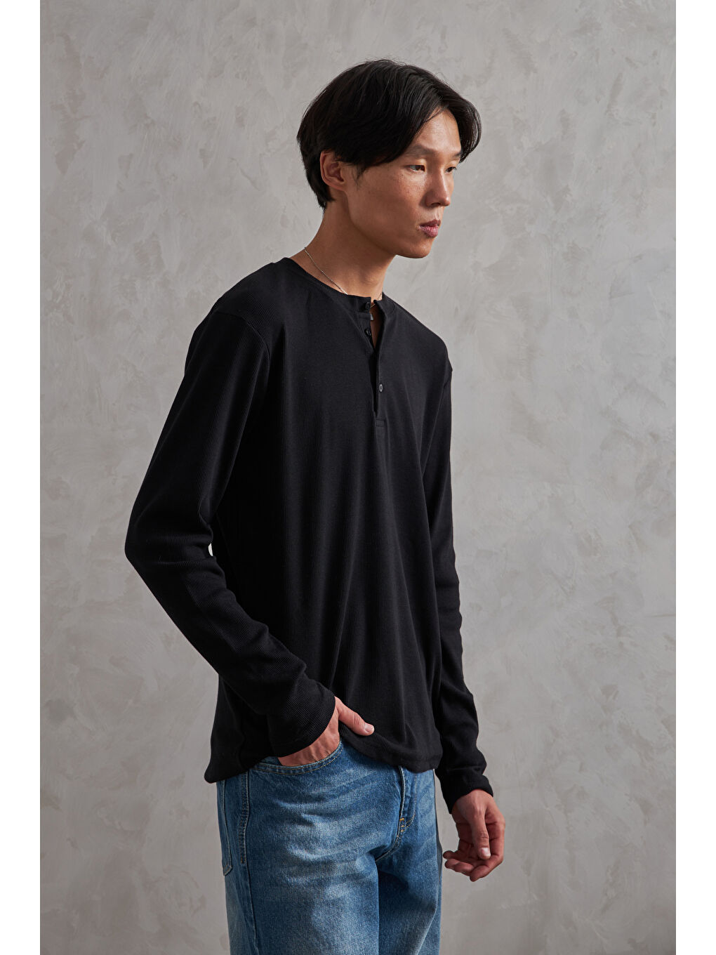 Siyah Erkek Henley Yaka Düğmeli Penye Bluz-1